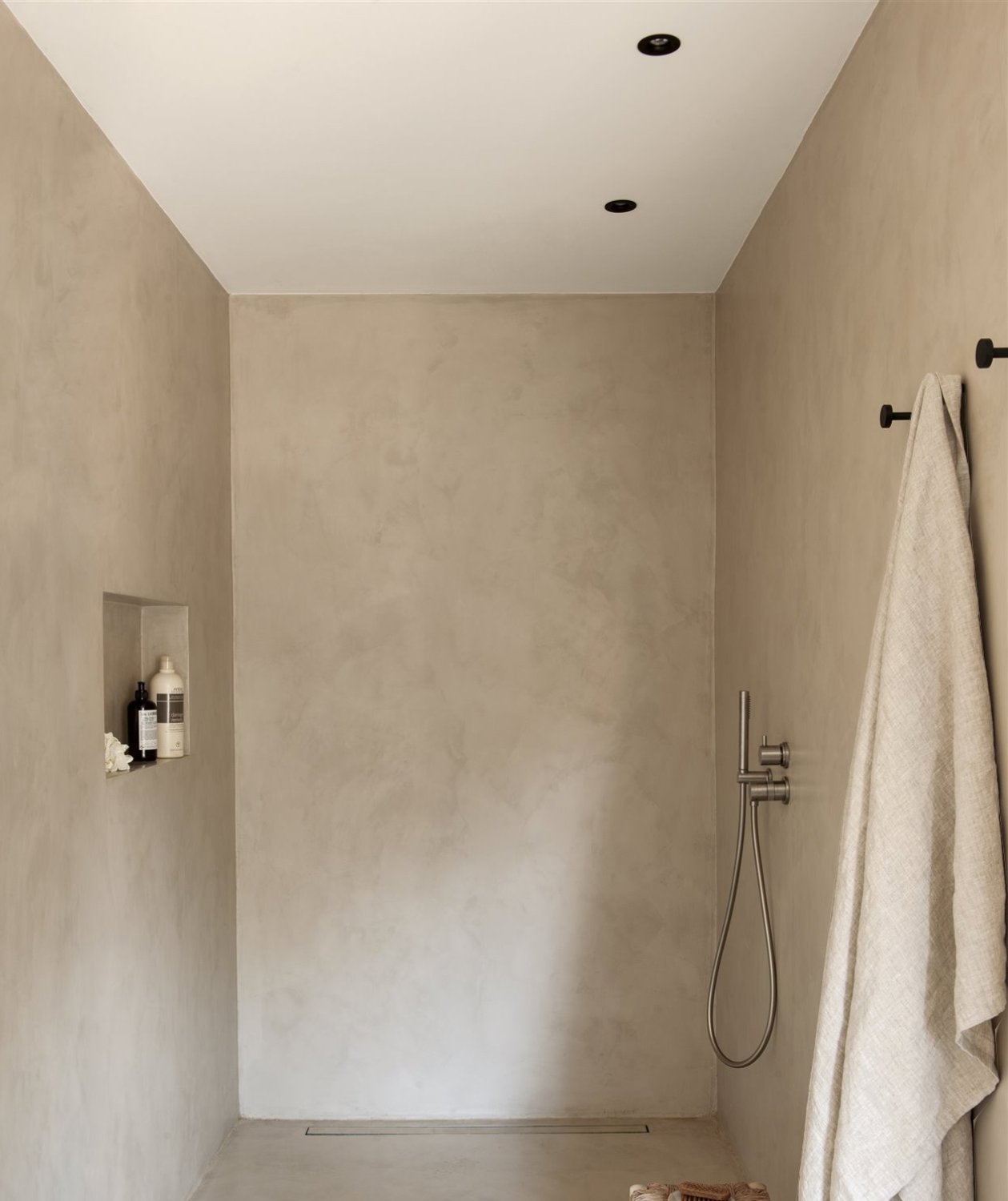 Antes y después de Baño en microcemento